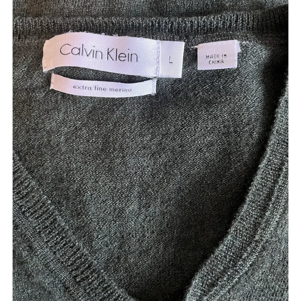 Calvin Klein Sz M Sweater Mens Dark Green Extra Fine Merino Wool V-Neck Pullover